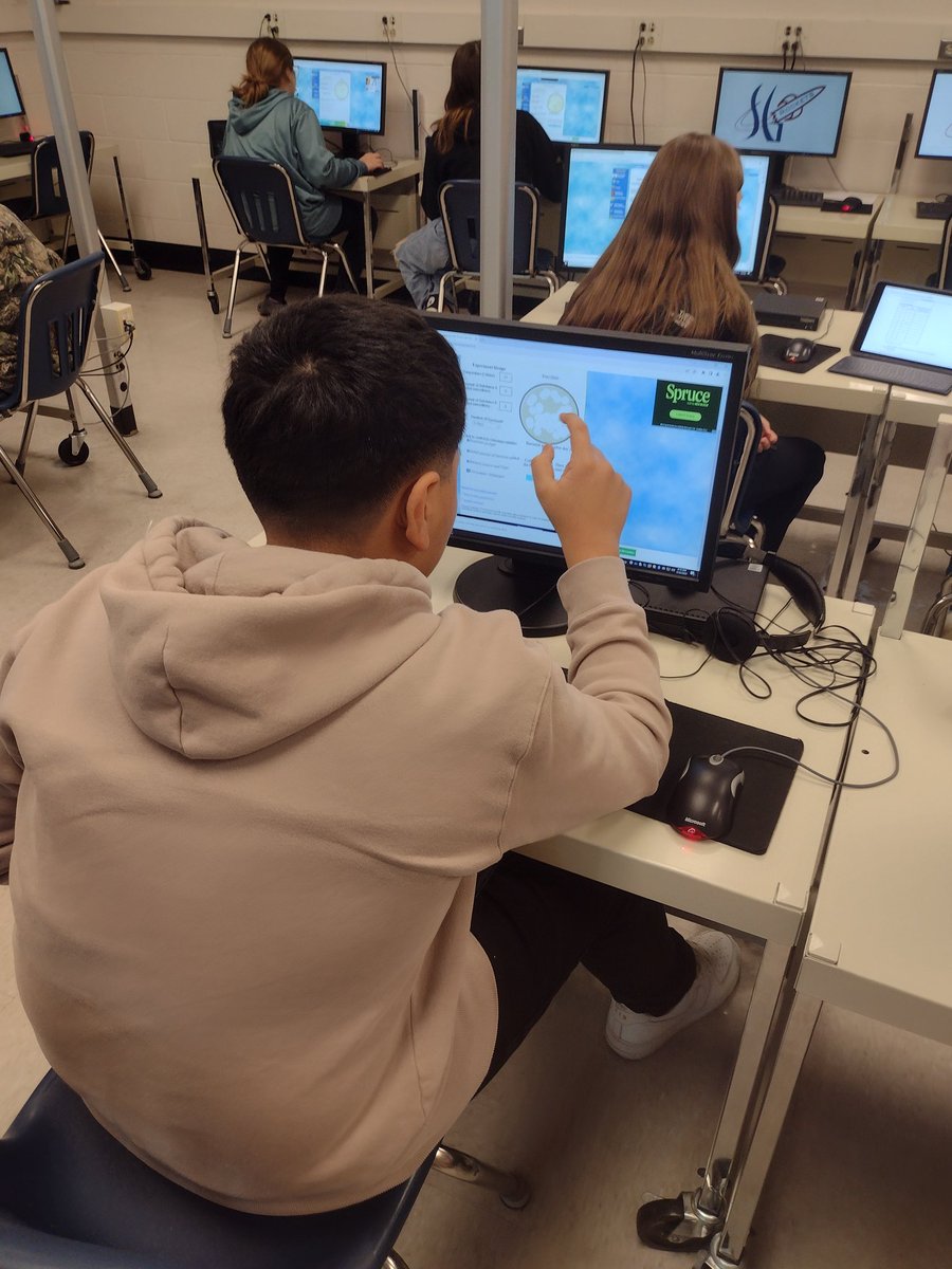 Students practicing experimental design and data analysis with the Bacteria Growth sim by Bioman biomanbio.com/HTML5GamesandL… Great activity for middle school science #Science #scienceeducation #k12