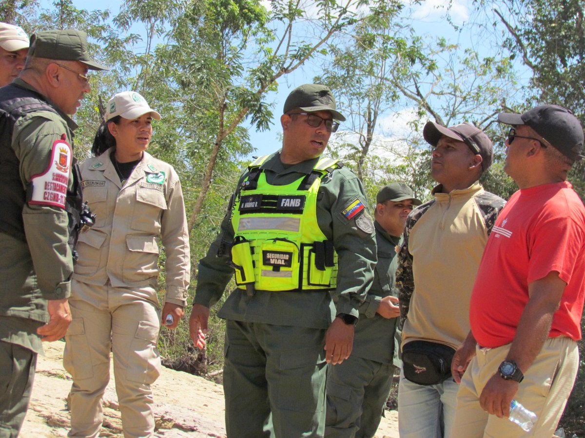 NacionalZulia's tweet photo. Presidente Maduro felicita a organismos de seguridad por proteger a temporadistas en estos #Carnavales2023 al igual que los diversos componentes que articularon esta nueva victoria para el pais. 

#RetornoFeliz
@InparquesVzla https://t.co/BmrLtgxenj