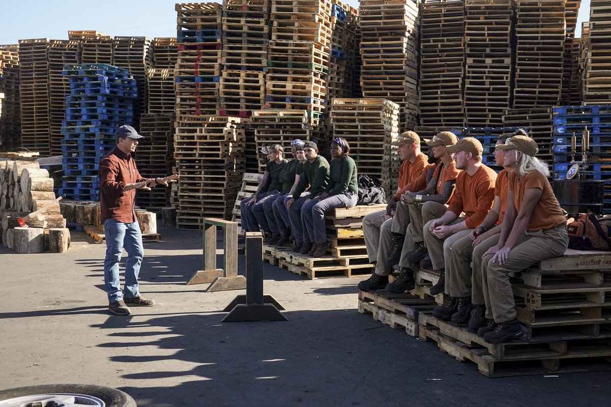 CBS's tweet photo. Work order is complete!✔️ 

Here are your sneak peek photos at TONIGHT’S @ToughAsNailsCBS finale! Who do you think will win it all? 🛠️

Make sure you’re watching at 9/8c on CBS! https://t.co/aDwTt7teYP