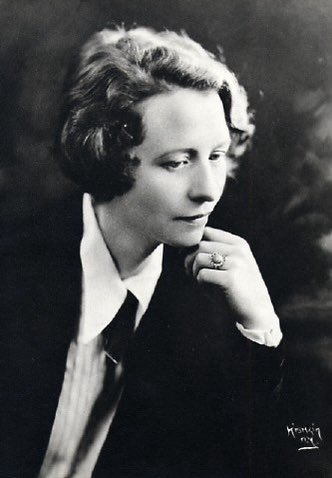 „My heart is warm with the friends I make,
And better friends I'll not be knowing,
Yet there isn't a train I wouldn't take,
No matter where it's going.“

Edna St. Vincent Millay
* February 22, 1892
