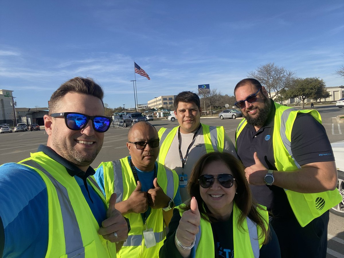 CarrizalesJudy's tweet image. The STX IHX Team is making waves letting San Antonio know about #ATTFiber ! #STXFiberFlex Let’s Go!!!