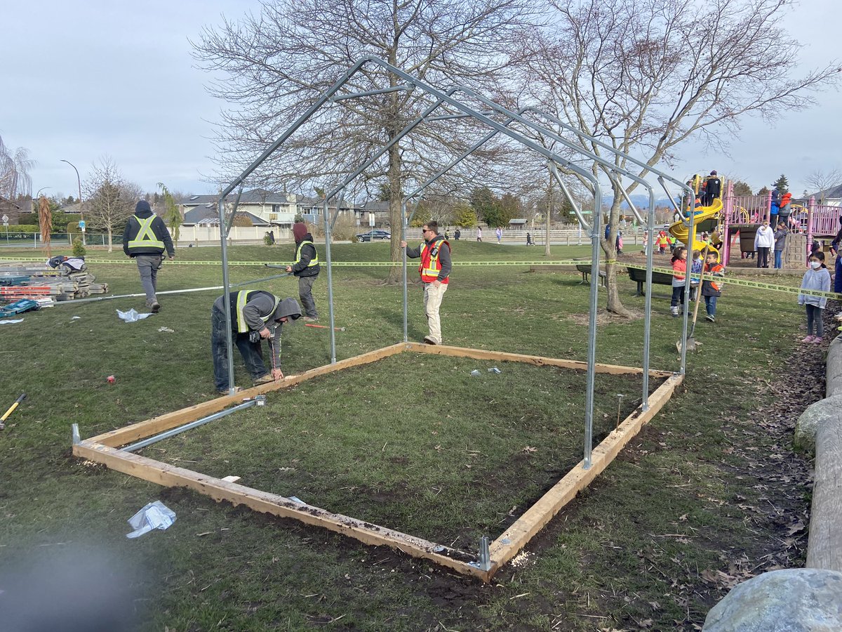 Roomtoplay's tweet image. Big shout out to @Goodwins_GH for our fabulous new greenhouse 🤩 We are so thrilled with the season extending opportunities this will provide! #sd38learn