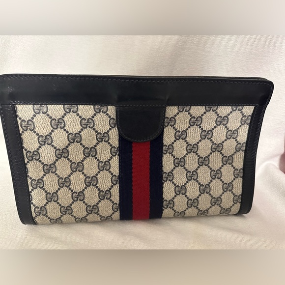 Leticia71's tweet photo. So good I had to share! Check out all the items I'm loving on @Poshmarkapp #poshmark #fashion #style #shopmycloset #gucci #chanel: https://t.co/Qr5pqscvZT https://t.co/AhkE3OnRJr