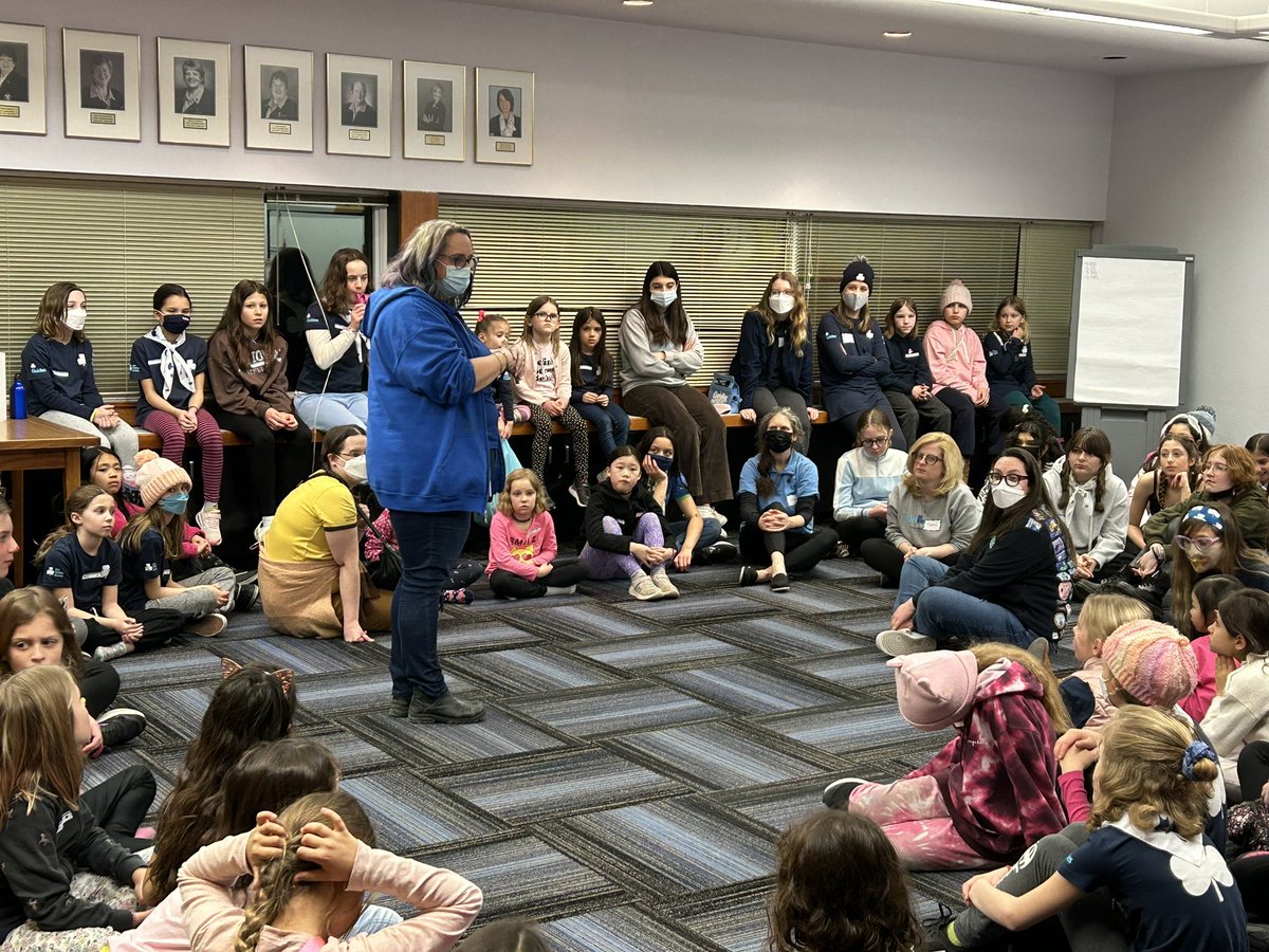 Love it when two of my favourite charities collaborate. Tonight, <a href="/girlguidesofcan/">Girl Guides of Canada</a> and <a href="/GoodwillAmity/">Goodwill Amity</a> hosted a clothing drive. Donations help strengthen communities through the power of work. Thanks to #70thpathfinders for organizing this great event as part your service project!