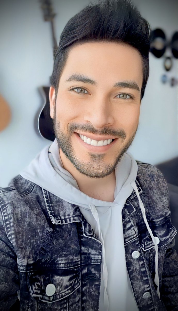 DANIELPAEZMusic's tweet photo. A los años una selfie 😁 ¿Cómo estuvo su feriado? https://t.co/5409JI5FFY