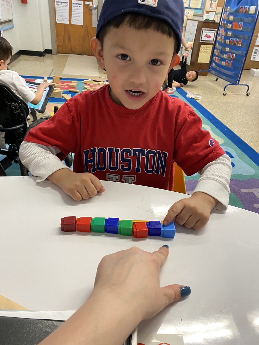 MsFrancos_class's tweet image. Today in small groups we practiced non-standard measurement! We measured a pencil with unifix cubes then counted how many cubes we used! #smallgroup #mathfun #prek