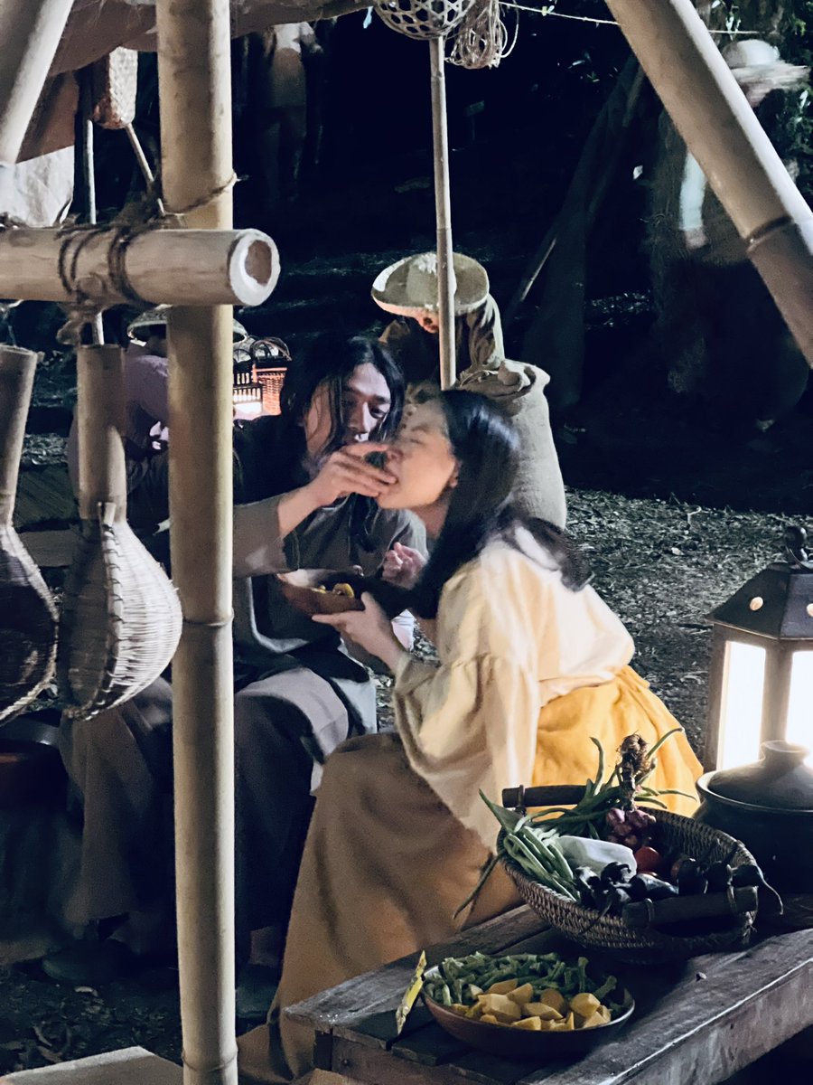 2o1542's tweet photo. Still wondering if this will be for a flashback or a commercial for magic sarap.

But sana hindi siya deleted scene. It’s too beautiful to be deleted. 🥹

#MCIMabuhayKaRizal https://t.co/CmEJWCZTuh