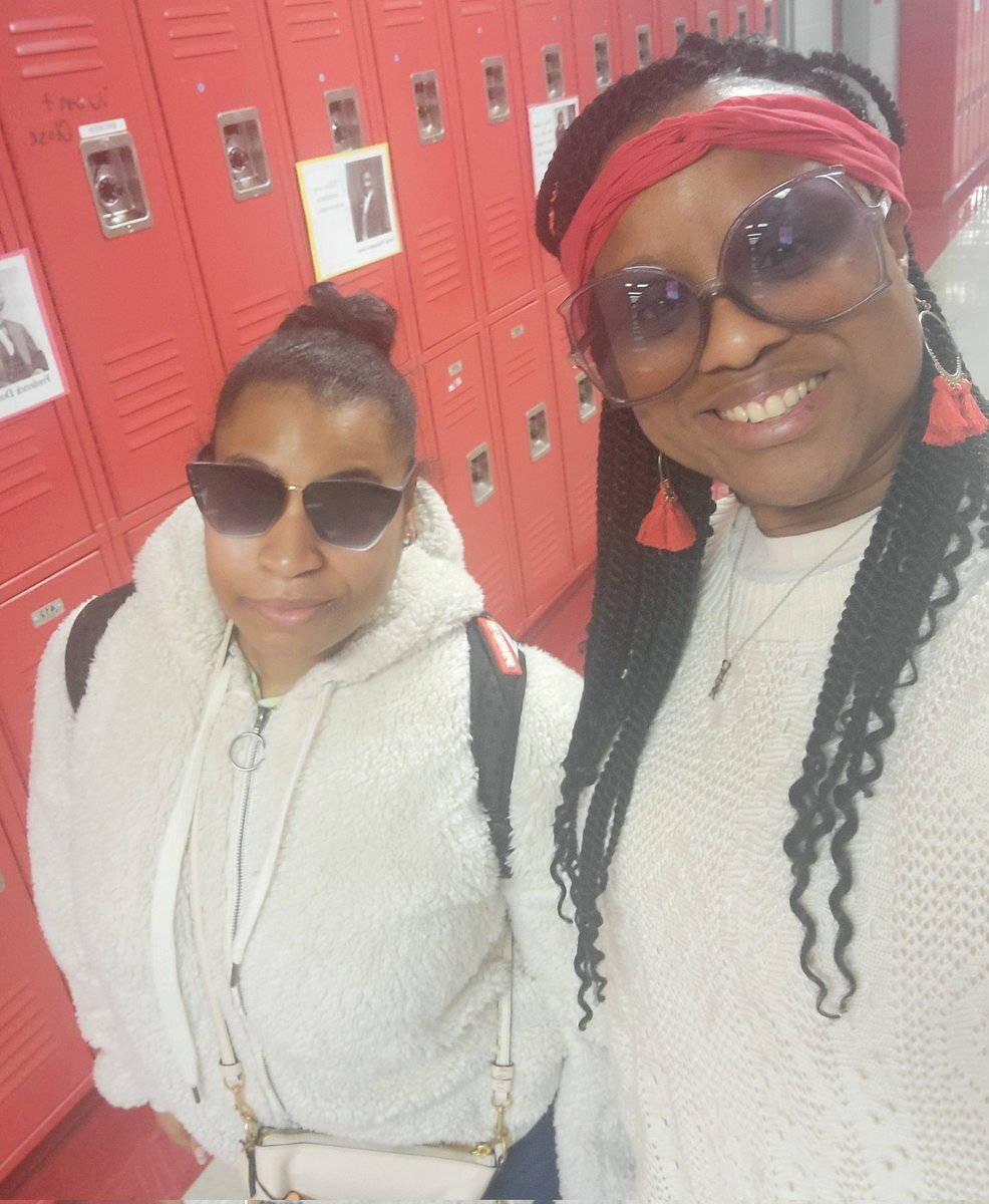 ChhsMightyStang's tweet photo. "TODAY WAS 70's DECADE DAY" ✌️ 😎 #Groovy
#NoonanSyndromeAwarenessMonth
#CongenitalHeartDefectAwareness
#HeartDiseaseMonth #ForGabbi😇❤💙 @TweetDCS_CHHS @DCSeNews https://t.co/Puied7VMrS