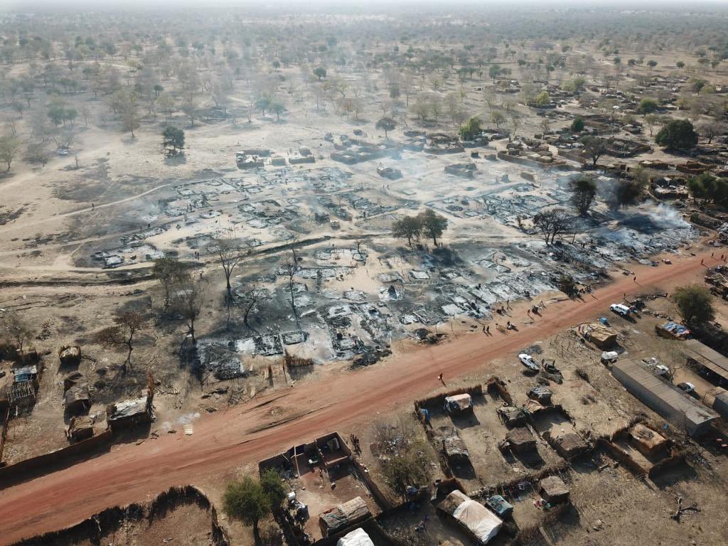 Pakpeace_UN's tweet image. Fire incident @unpeacekeeping Mission  in Diffra Dari market in Abeyi

No loss of life or injuries are reported from the fire.

#PakistaniPeacekeepers continue to make the #protection of civilians their #toppriority. 

 #PakPeaceContributions @UNPeacekeeping