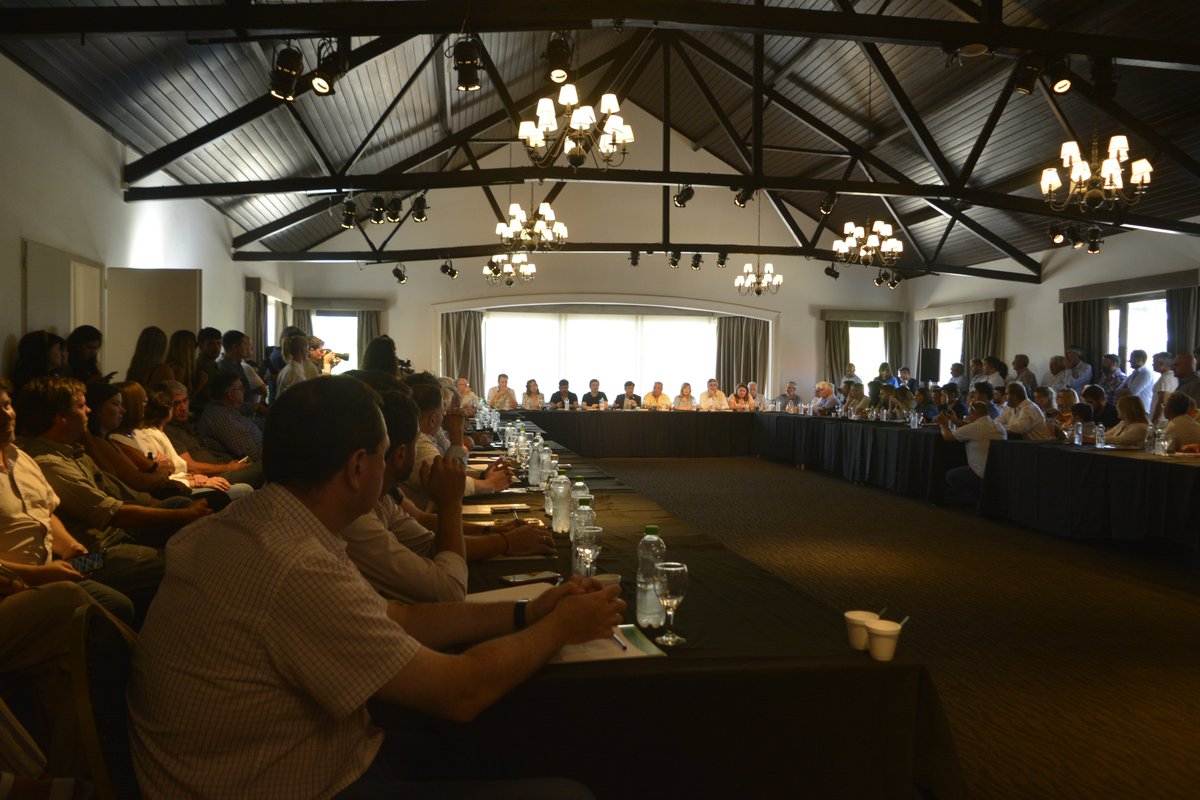 APESOAsoc's tweet photo. Integrantes de nuestra Asociación estuvimos presentes en la reunión que el Gobernador @Kicillofok compartió en Sierra de la Ventana, #Tornquist, con empresarios, productores y representantes de sectores del comercio, la industria y el turismo de nuestra región. 👥 https://t.co/9iXoKzRffD