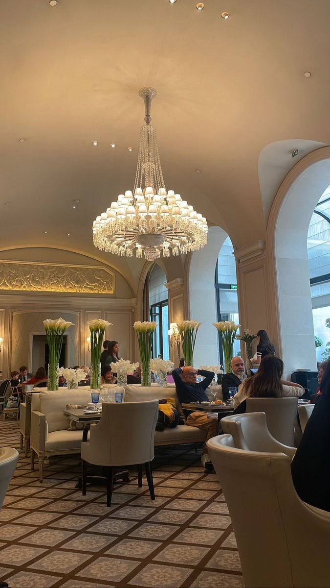 rebeccaberteau's tweet photo. Besoin d’aller déjeuner au Four Seasons George V. Question de survie.
#FourSeasons #LeGeorge #SimoneZanoni https://t.co/IZ5rbD1ZZe