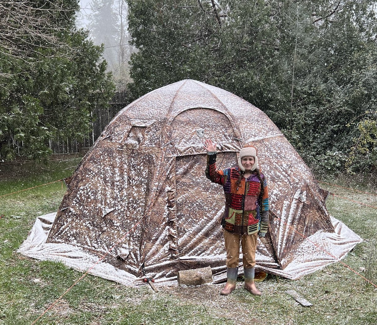 @kcraFinan It started snowing here at 2250' around 4:30! Sticking too! Get ready y'all! South Grass Valley
