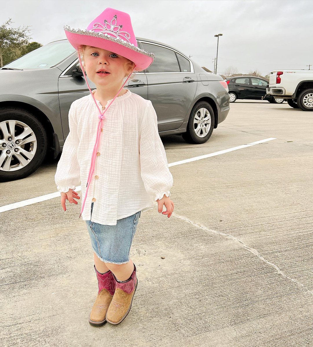 💗Western Day at School💗

My cute little Cowgirl! I can’t even!🥹😍#RLM