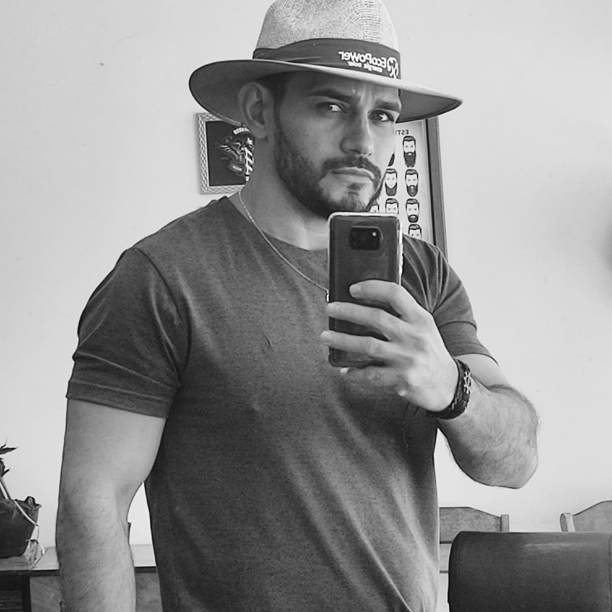 Carlos29588535's tweet photo. #NewProfilePic https://t.co/NaOWx8P6kQ