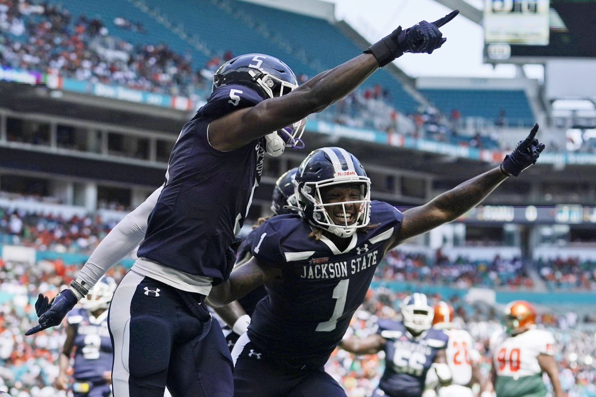 JeCoryBurks11's tweet photo. Blessed to receive an offer from Jackson State! #GuardTheeYard https://t.co/jZKXwJ7EGi