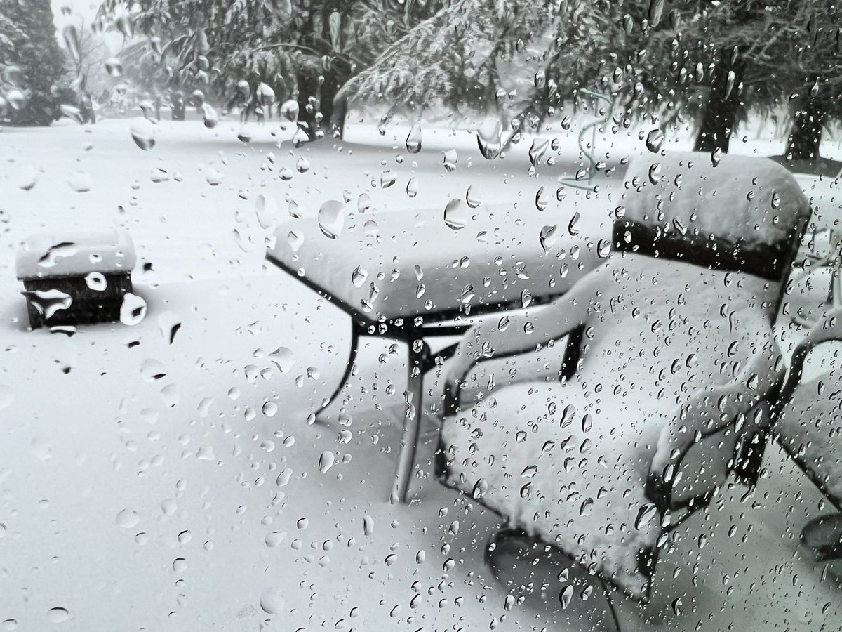 EqamiMoss's tweet photo. Gresham golf course behind our house. @KATUNews https://t.co/vVzS70aPW2