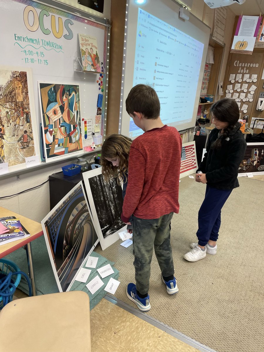 ErinMancini3's tweet photo. 4A enjoyed the Art Goes to School Program today! The students loved seeing these pieces of art in person &amp; taking a deeper dive into the meanings and ideas behind each piece 🎨🎭🖌🖼 https://t.co/5pBJCwMTzi