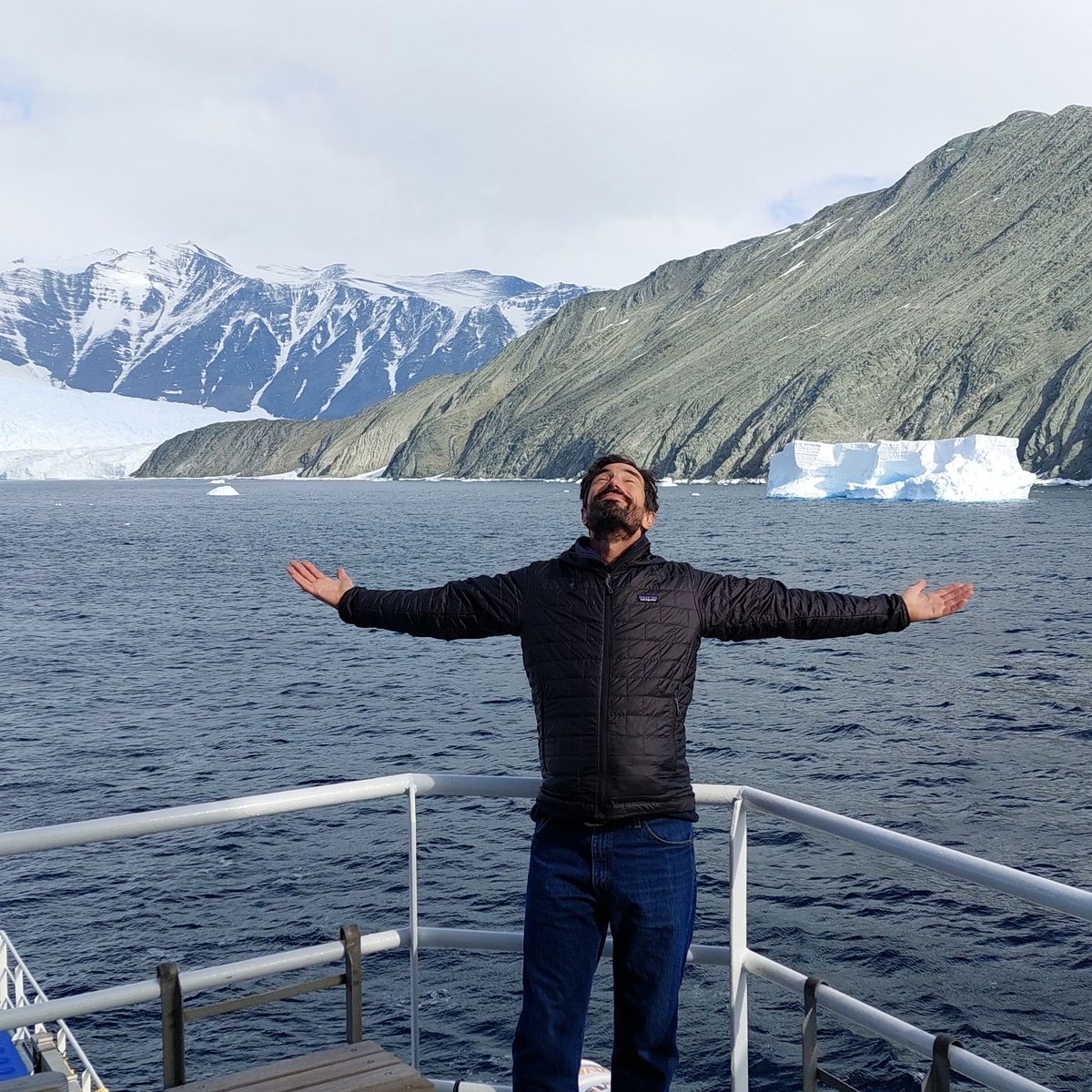 GeoMountjoy's tweet photo. Back in port from 38 days at sea on RV Tangaroa down to the Ross Sea and back. What an incredible experience with a great team of scientists and a exceptional crew. You can listen to me trying to talk to all the things here  https://t.co/299GTaNa3a https://t.co/lsWyPIMxjO