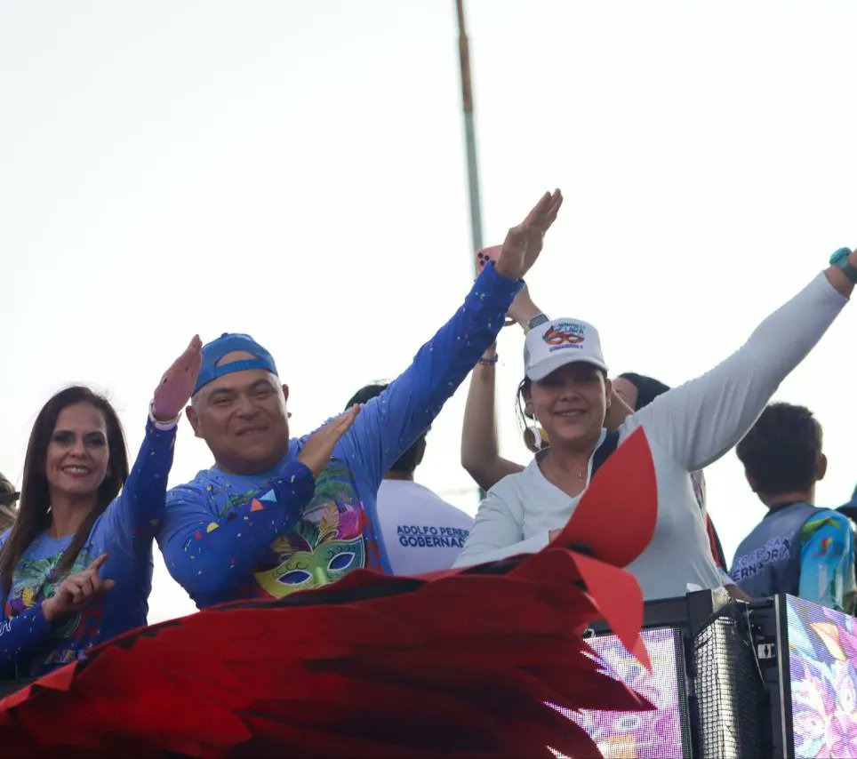 AdolfoP_Oficial's tweet photo. #22Feb En paz y alegría culminamos estos carnavales realizados en todos los municipios, agradezco al Pdte. @NicolasMaduro por ofrecer al pueblo distracciones durante estos días, en Lara un total de 126 mil 474 personas visitaron los parques, balnearios y sitios turísticos. https://t.co/Hteao2NXty