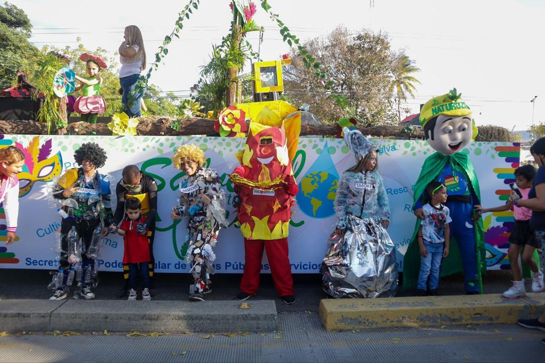 AdolfoP_Oficial's tweet photo. #22Feb La premiación de los ganadores de los mejores disfraces, comparsas y carrozas se realizará el día viernes en un acto en el auditorio Julio Pérez Rojas de la Gobernación Bolivariana del estado Lara. https://t.co/Jd4Pa4C1cY