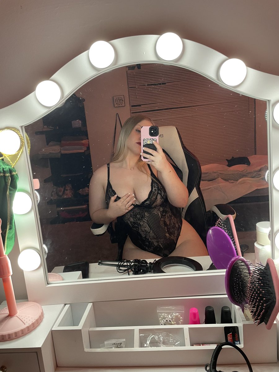 Mackenz72969474's tweet photo. New set means new pics, check out OF for more 🤩♥️ @kenziecute20 https://t.co/9UawIyNvMJ