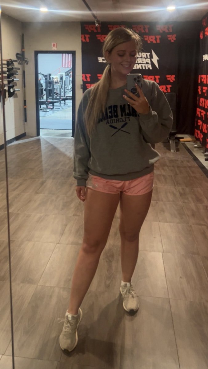 courtneyknill's tweet image. gym picture tonight with more clothes on so the haters don’t come for me