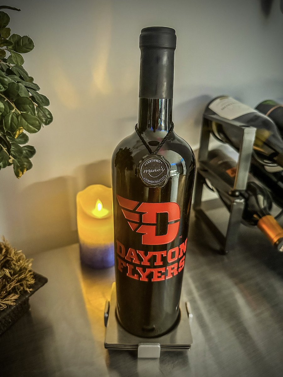 Dayton Flyer friends - don’t think I ever shared one of my coolest gifts from Christmas. A handcrafted bottle of wine from @ManosWine with the UD logo etched and painted into the bottle. Killer. Problem is I don’t want to drink it - maybe save for a national championship?