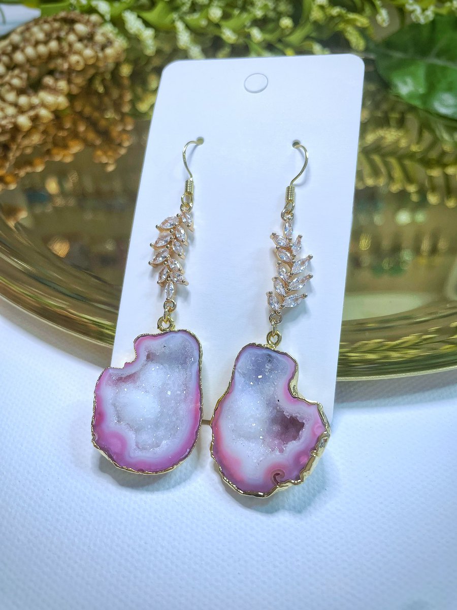 Handmade geode earrings with love! 🥰✨ link in bio! ✨

#geodeearrings #crystalearrings #dangleearrings #dropearrings #geodes #goldearrings #crystalcharms #etsyseller #etsysale #forsale #statementearrings #earrings #weddingearrings #bridalearrings #crystals #love #crystaljewelry