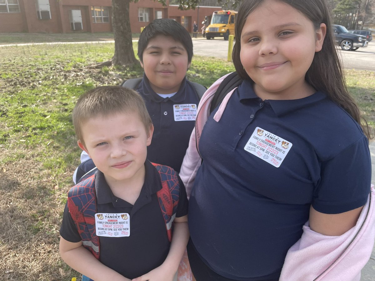 LBYBullDogs's tweet photo. Students wore stickers home to remind parents about parent night. #PracticingExcellence #SHAPEᵗʰᵉʸᵃⁿᶜᵉʸʷᵃʸ https://t.co/kM9EFTRfrT