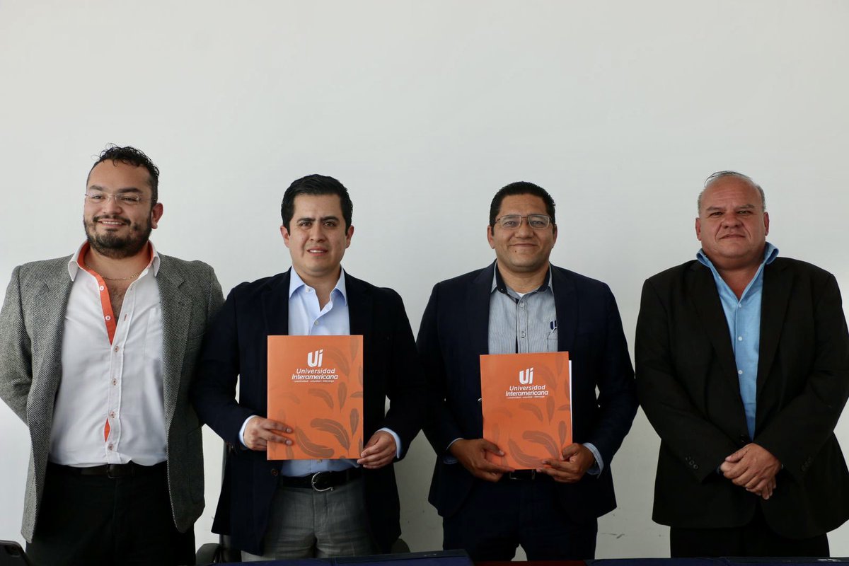 LorenzoRiveraN's tweet photo. Este día firmé un convenio de colaboración con la @LaInterMx, con quien trabajaré en conjunto por ofrecer una mejor educación a los jóvenes de #Chignahuapan. Agradezco al Rector José David Ortega y a todo su excelente equipo su disposición y anfitrionía #JuntosSíPodemos https://t.co/tGeILQzWKy