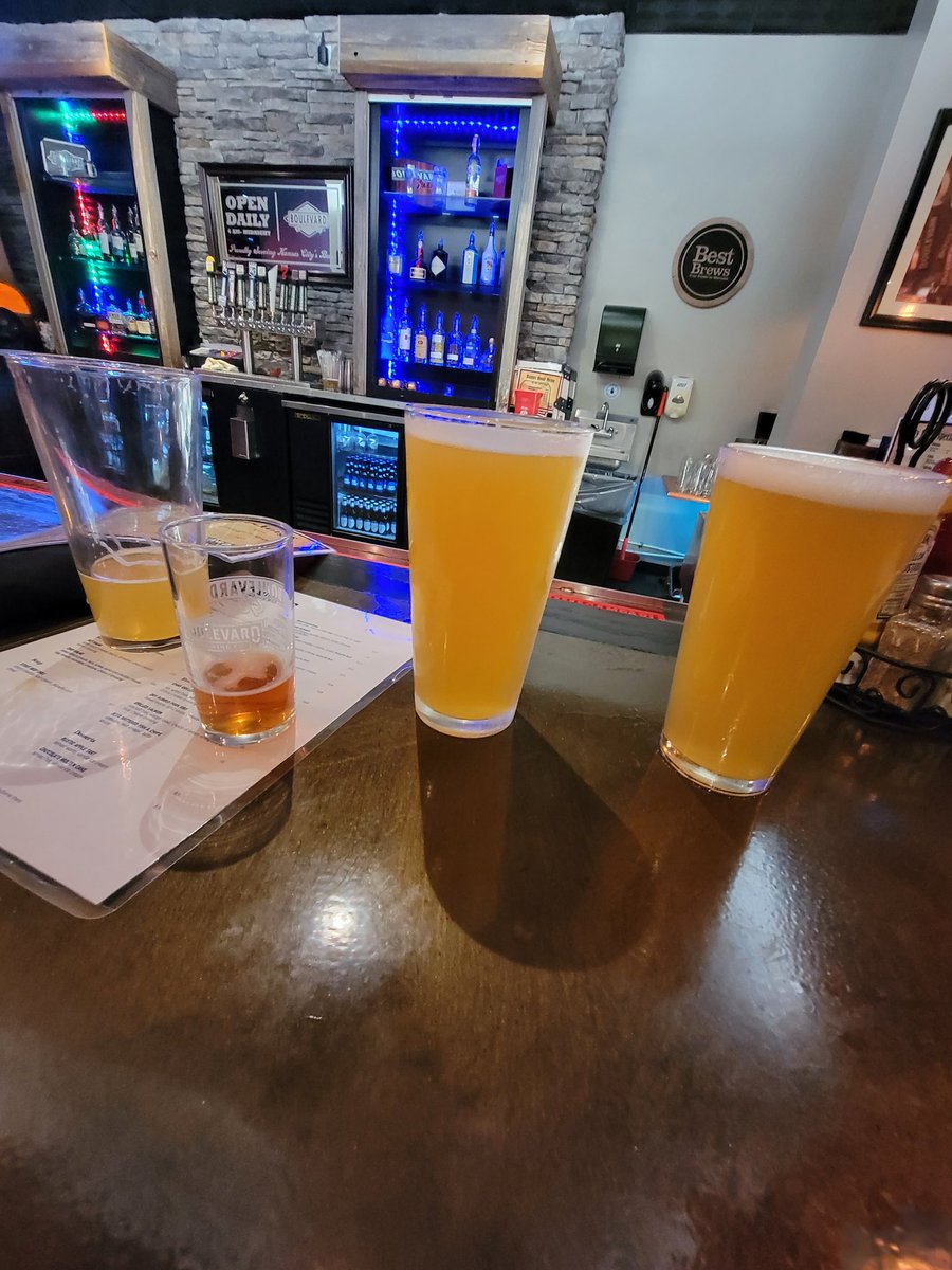 grumpykore's tweet photo. We Vibing pitstop ๐ Brother love you ... thanks for being here OMG ๐ #beer #Beer0Clock @Boulevard_Beer https://t.co/gH4mbkMCOn