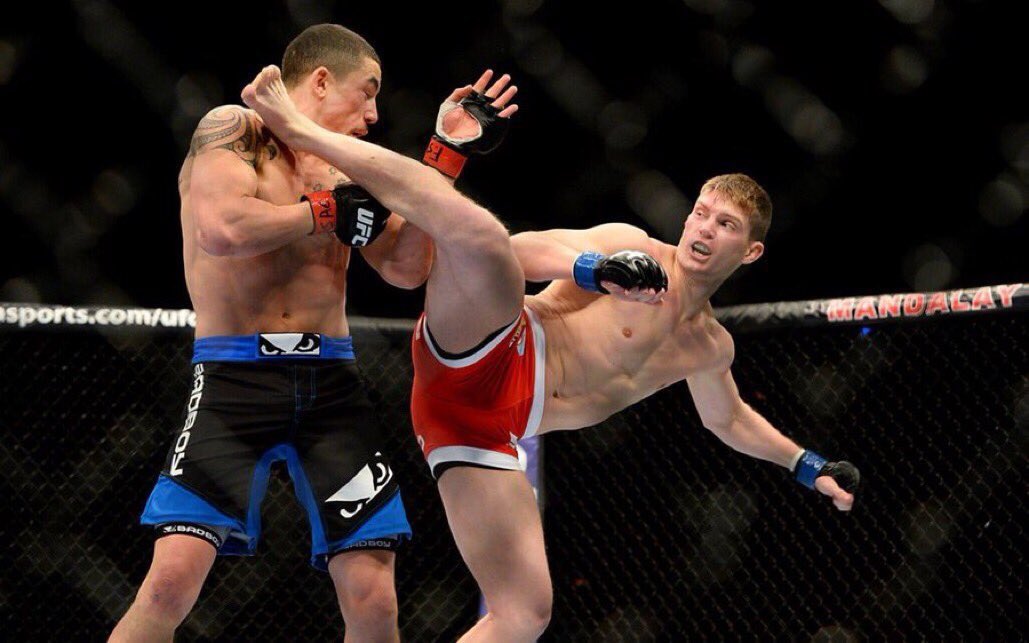 fanaticosMMAGT's tweet photo. Hace 9 años Stephen Thompson derrotaba a Robert Whittaker en #UFC170, Robert es uno de los peleadores que se vio mejor al subir de división, incluso logró ser campeón en peso medio. https://t.co/EajPA72P6D
