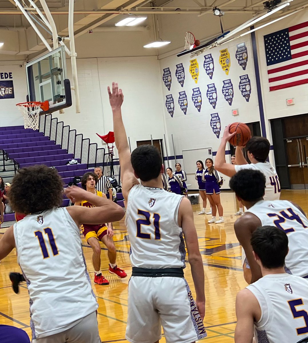 MLuckritz's tweet image. Win!
53-31 @RMHSMUSTANGS @RMBoysHoops win @IHSA_IL Regional Semifinal! @District214 @RMHSstampede @rmhsmultimedia will livestream Regional Final game Friday at 7 Pm!