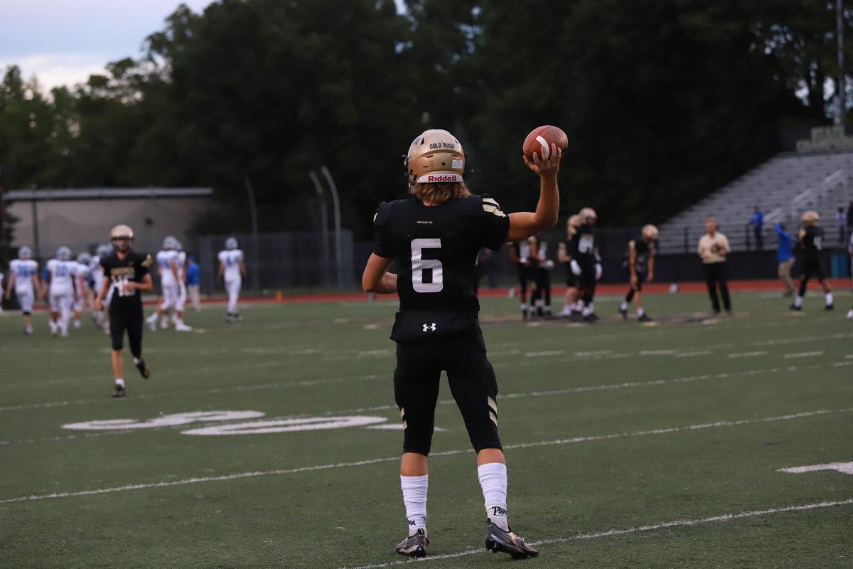 Very thankful for the award❤️ Looking forward to next season 🏈<a href="/ElkhartTruth/">The Elkhart Truth</a>