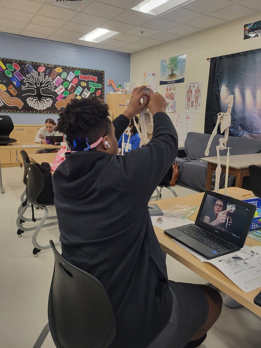 SchoolCte's tweet photo. Day 1 of Anatomy in Clay in Sports Medicine 2. I hope you all enjoy the experience as much as I do! @AnatomyinClay Time to eat🥞🥫🥙 #gutsfirst #gisystem https://t.co/YJxngfxGmT