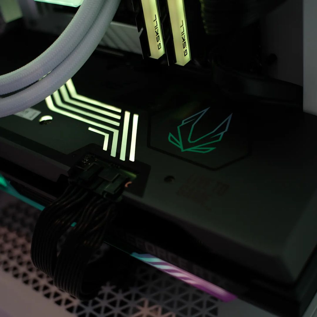 ZOTAC_USA's tweet photo. When you want a simple, but powerful PC Build 💚😌

📷 IG: lb_build

#RTX30 #AMPHolo #PcBuild #GamingPC #PcSetup #Tech #PcHardware #PcComponents #PcGaming https://t.co/7nag5DUExh