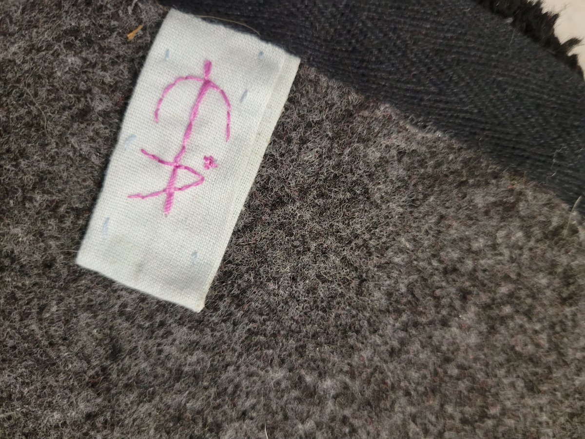 la_chalupacabra's tweet photo. ITS NOT PERFECT BUT ITS MY FIRST AND IM PROUD. This rug was gifted to some kiddos I work with and they loved it so that's all I needed (: https://t.co/jf4UHKRajR
