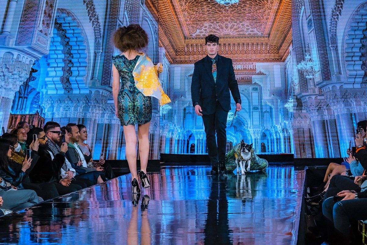 AnthonyRubio01's tweet photo. #FashionWeek
#NYFW
Anthony Rubio
Women's Wear & Canine Couture
New York Fashion Week
Runway
Photo by Manonce
#NYFW2023 #DesignerNYC #ModelNYC #DogFashion #DogModel #FashionWeek2023 #WeeklyFluff #CFDA #Runway360 #mfw #PetFashion https://t.co/KmZiJI6K8h