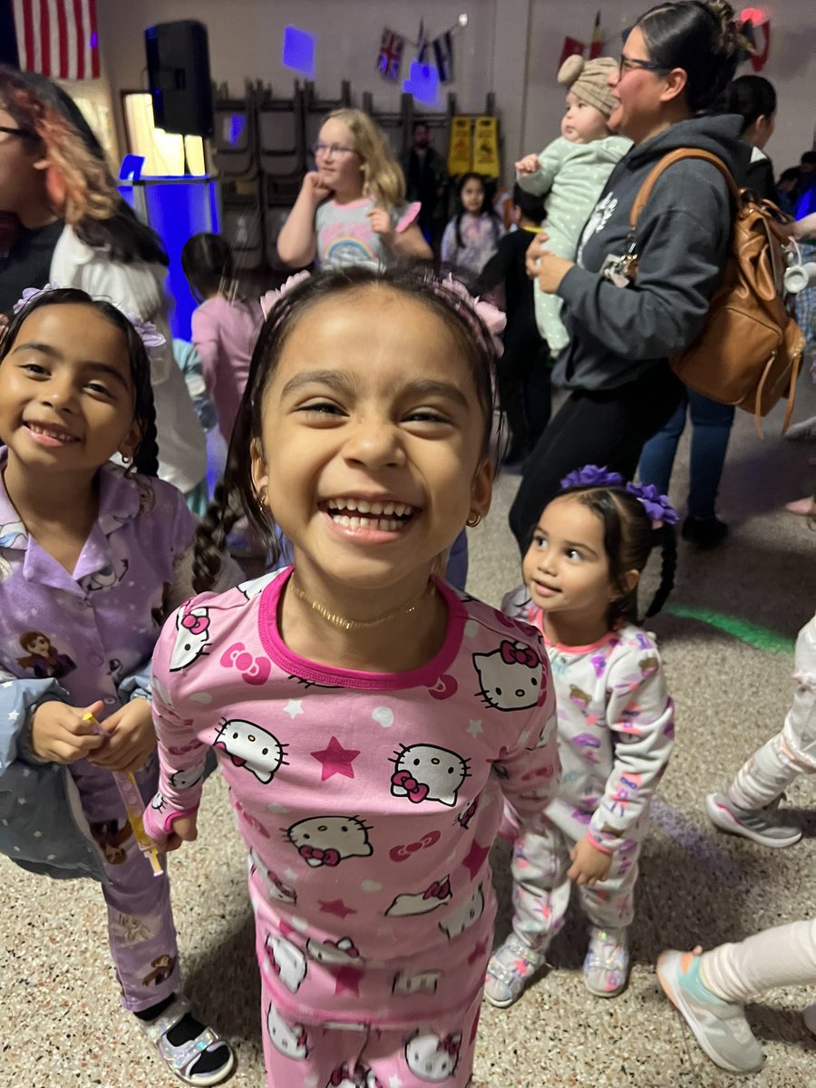 brijslater's tweet photo. What an awesome time at our Pajama Dance Party and Bedtime Story Night! The kiddos had a blast dancing with their friends, eating cookies and milk, and listening to some great bedtime stories!! Big shoutout to the first grade team for organizing the night! #DCEStigers https://t.co/J8DVFXhizt