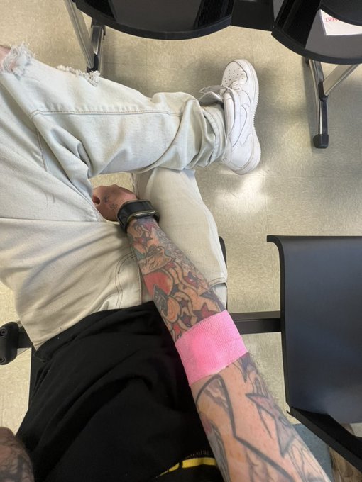 💉🩸👍 https://t.co/9H1kKr6Uw8