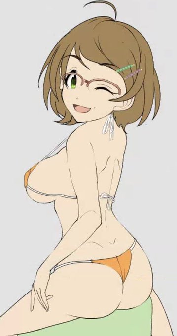 作業中
亜子ちゃんのお尻の破格の豊満さも知って欲しい 