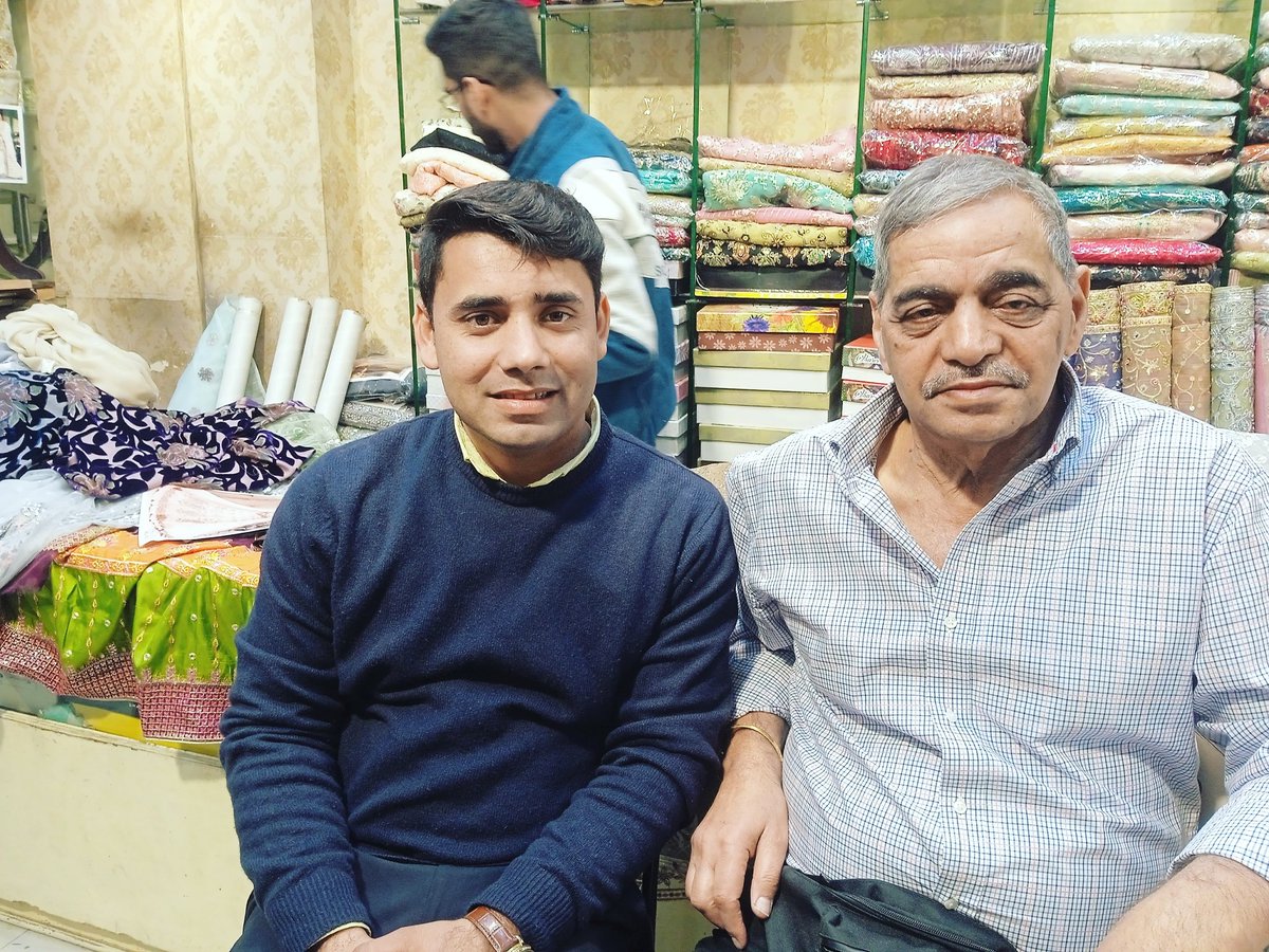 reporterdiaries's tweet photo. With Canadian national Mr sohindar jolly at #banobazar Anarkali Lahore!
Such a nice person, really amazing to meet and talk with him.
#reporterdiaries https://t.co/2q4brarkE9