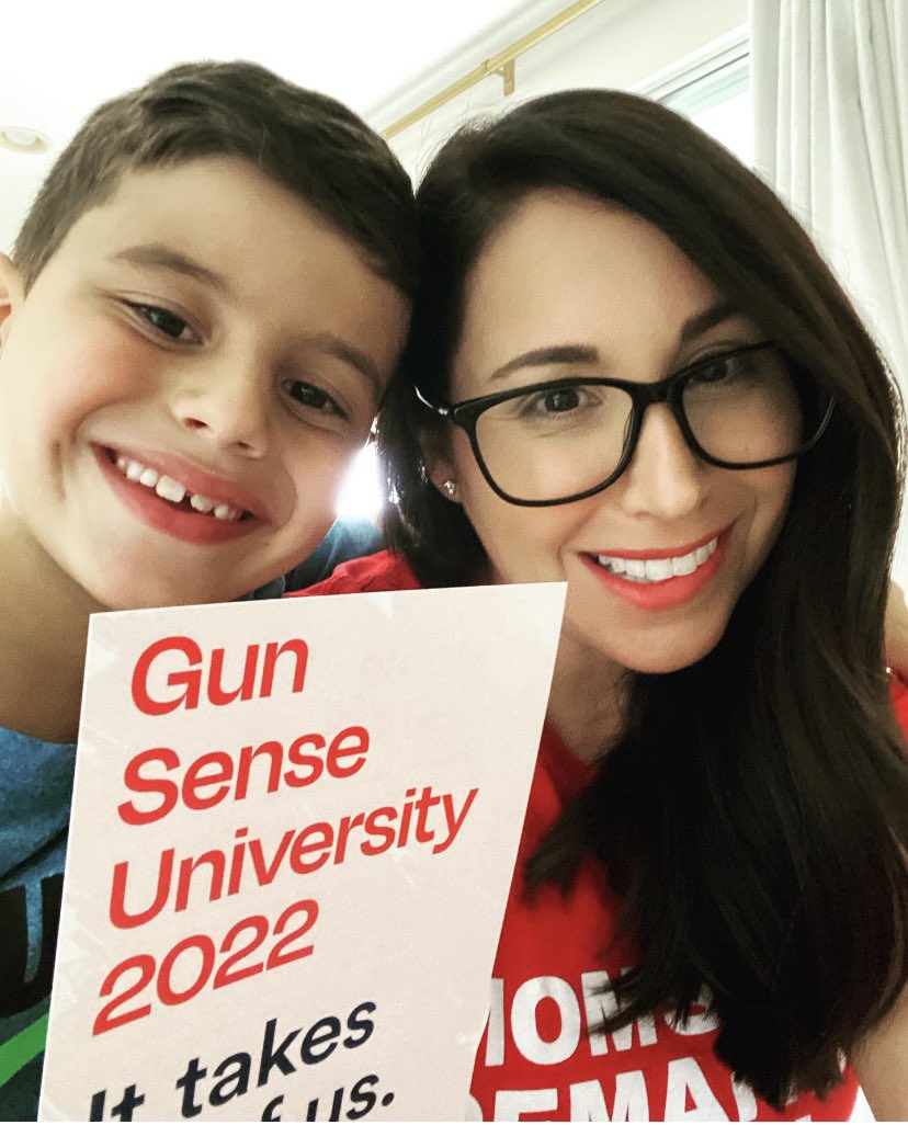 PComiter's tweet image. 10 years of @MomsDemand  advocating for gun violence prevention. I joined them 6 years ago in FL bc gun violence came home. I stay bc Im tired of the gun lobby killing our communities with dangerous laws and propaganda. 
Join me by texting READY to 644-33 today! #10YearsOfMoms
