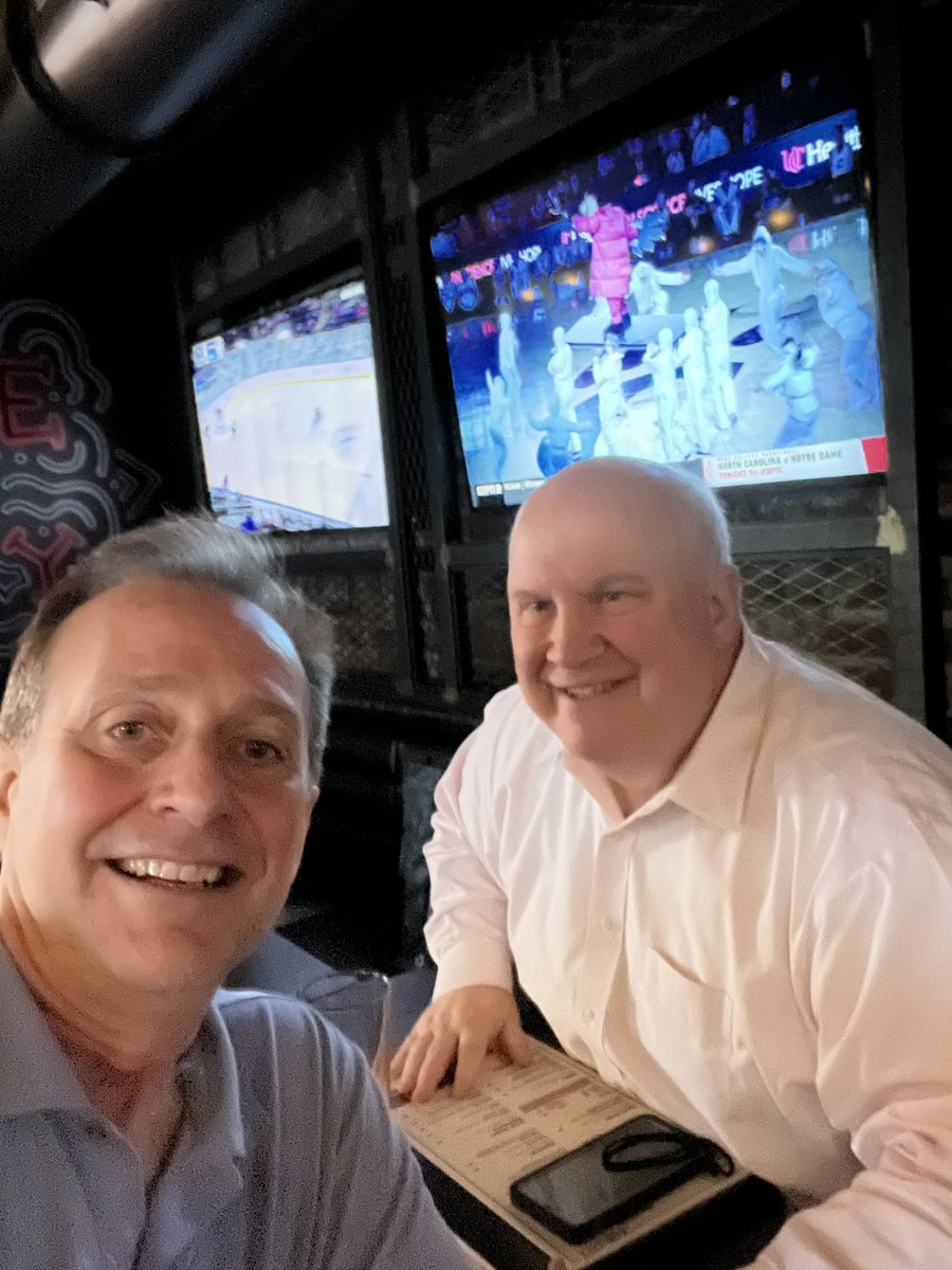 davemorgannyc's tweet photo. Awesome catch up in fav Philly-themed NYC bar #OldeCity with great friend and media legend @bjankow …
After work beers in NYC are back!!! https://t.co/YOE9BA2Tbz