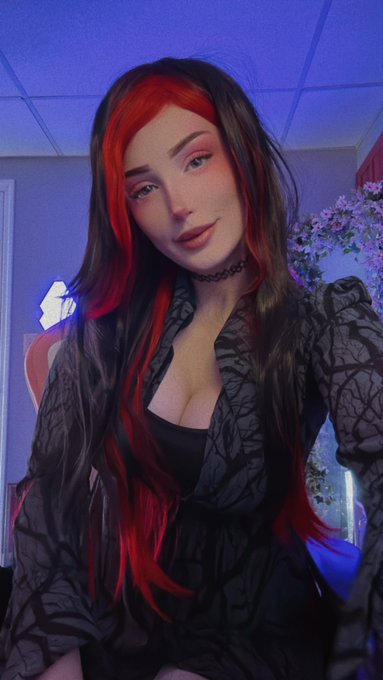 Live new wig / putting makeup on and watching wild stuffs come chat ☠️ https://t.co/jOWLeQeVrx