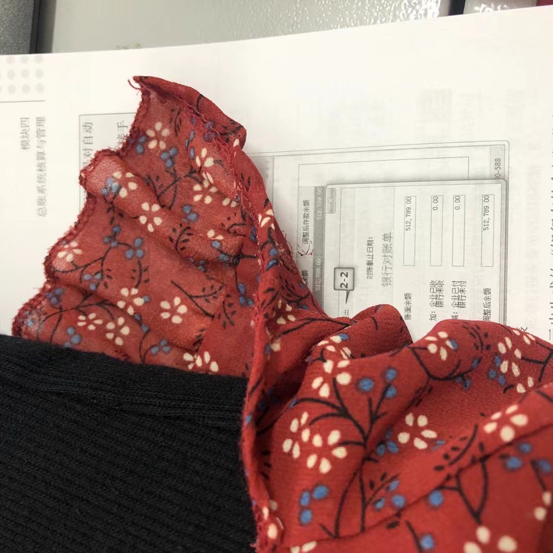 上课 小狗是不是该钻桌底伺候主人了呢 #女S男M