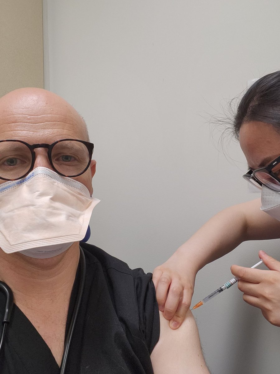 SParnis's tweet image. I'm eligible for Covid vaccination again, &amp;amp; took a bivalent version after work today. 
The principles of vaccination haven't changed in 250 years, though the technology behind them certainly have. 
The unvaccinated are overrepresented in severe Covid. Don't be one of them.