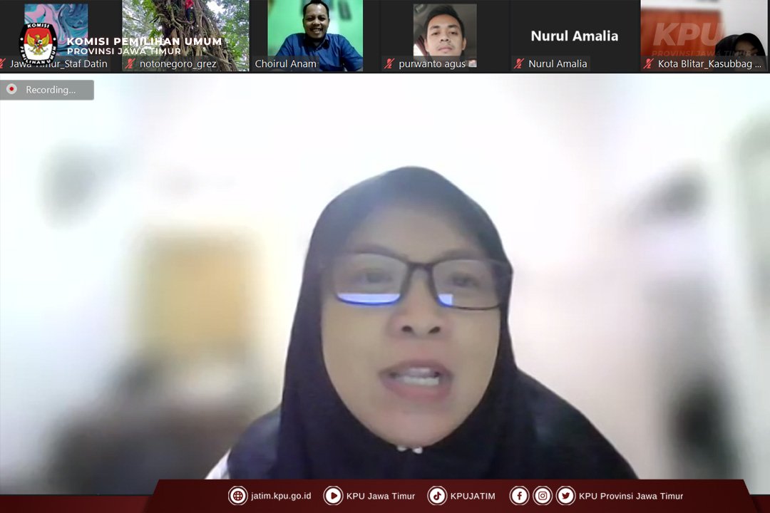 KPU_JATIM's tweet photo. #TemanPemilih, #KamuPerluTau nih guna memastikan data pemilih yang berkualitas, KPU melaksanakan Pencocokan dan Penelitian (Coklit) data pemilih Pemilu 2024. https://t.co/DzzJAKQFFI