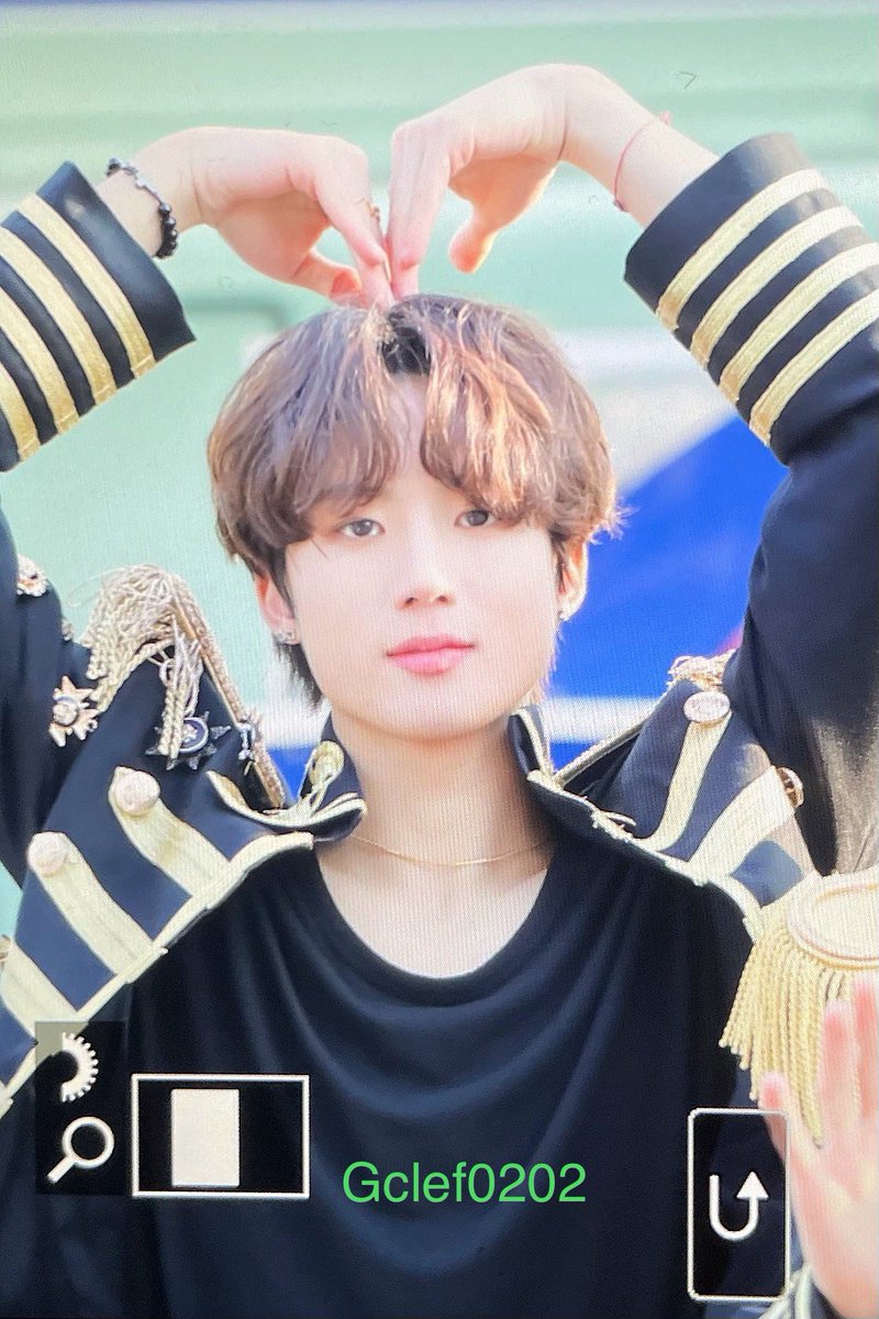Gclef0202's tweet photo. 230223 수고했어 오늘도🫠

#이건우 #건우 #저스트비 #GEONU #JUSTB #프리뷰 #Preview https://t.co/WqA9tYmYBY