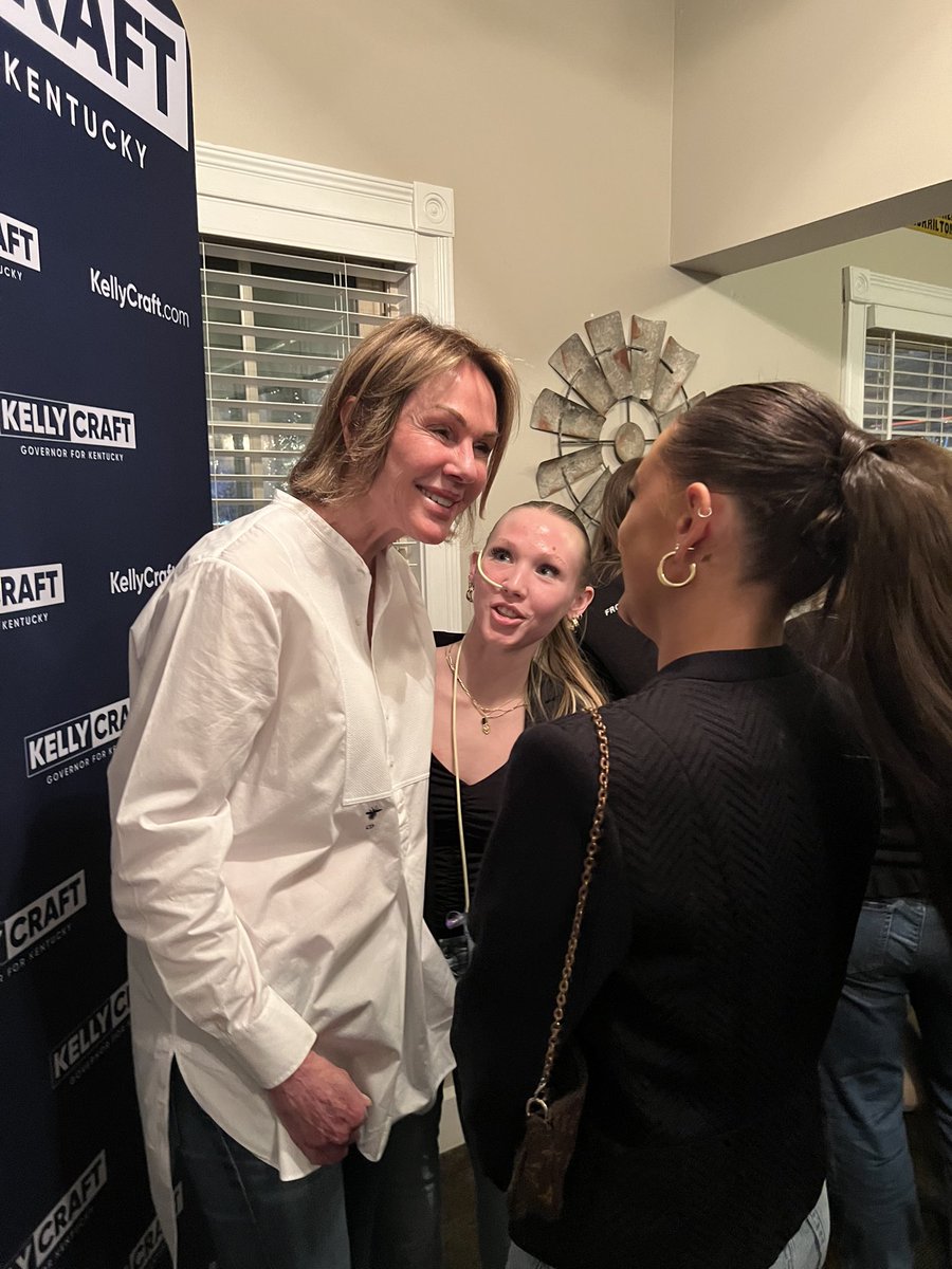 KellyCraftKY's tweet photo. Another great stop on our #kitchentabletour at the Washington Square Café in Burlington where we discussed the importance of education and everyone having a seat at the table. https://t.co/xxWhYdq4hJ